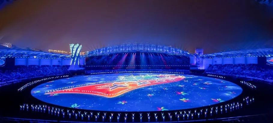 非凡国际董事长李军受邀出席华中科技大学第十六届企业家论坛，并颁发演讲