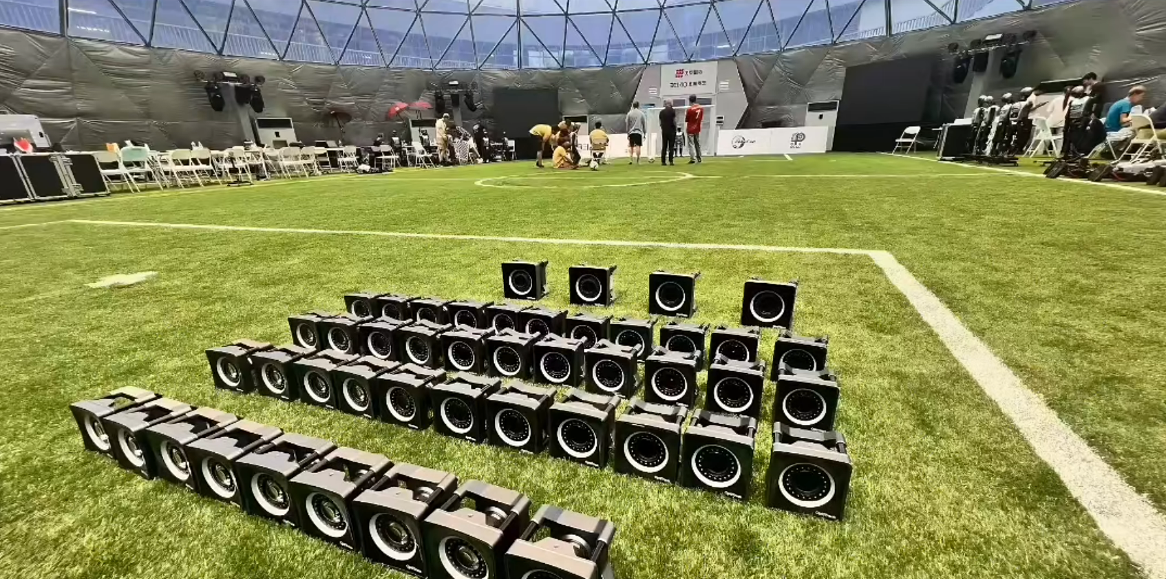 2005世界人形机械人活动会 为参赛行列提供赛前、赛中以及赛后的活动数据分析和技术保险